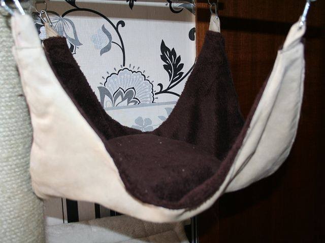 Hängenest mit Klettband (21 €)