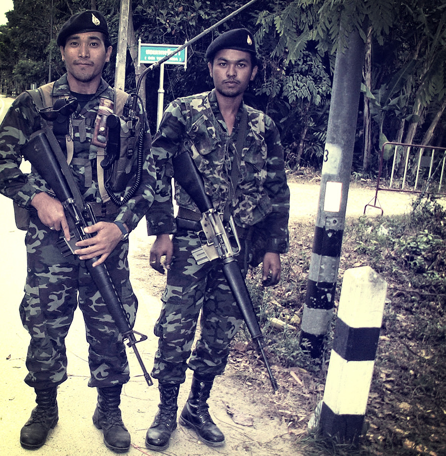 Schwerbewaffnete Kommandosoldaten der Thai Armee