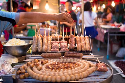 Nachtmarkt mit Streetfood