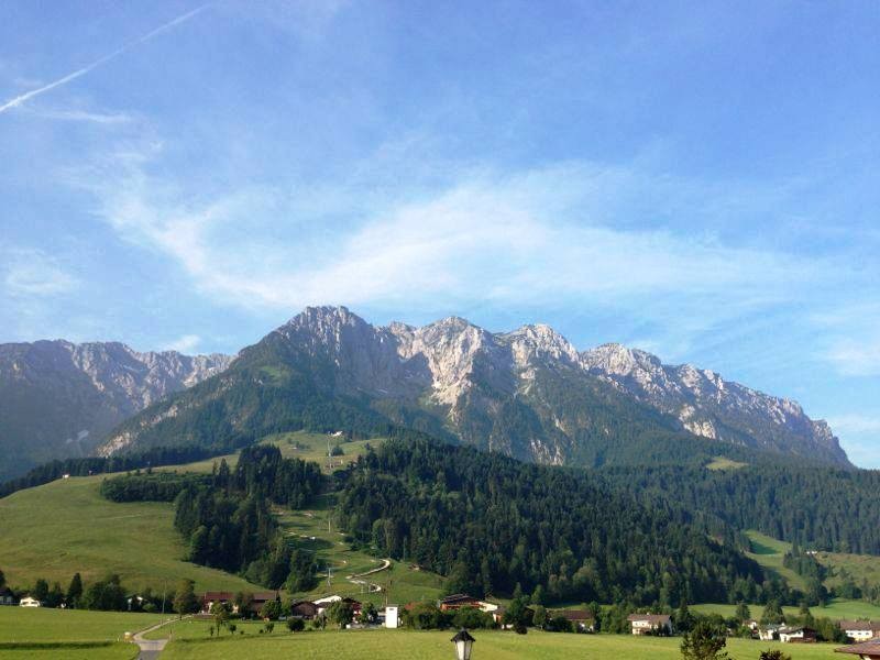 Ausblick vom Miesberg auf Durchholzen / Zahmen Kaiser / Bergbahnen mit Sommerrodelbahn