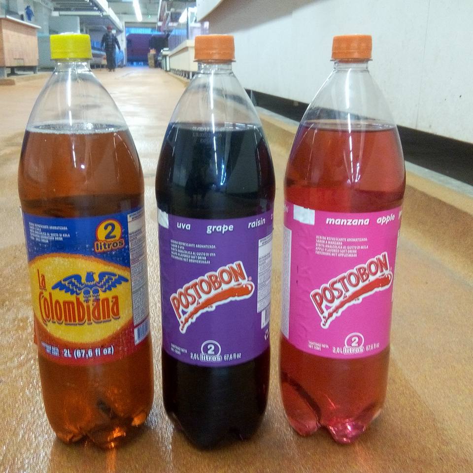 BOISSON RAISIN, POMME, COLOMBIANA POSTOBON 2 LITRE: 2 euros 60 HT