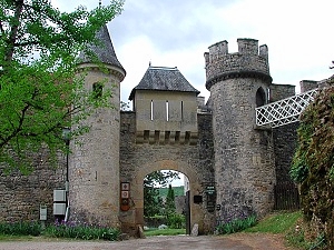 Entrée du Chateau de Cennevieres