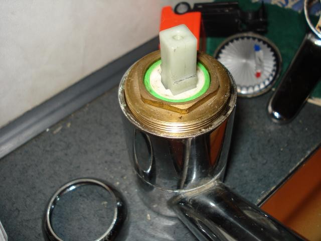 Wasserhahn-Küchenspüle-erneuern - Urlaub auf Rädern Reisen mit dem