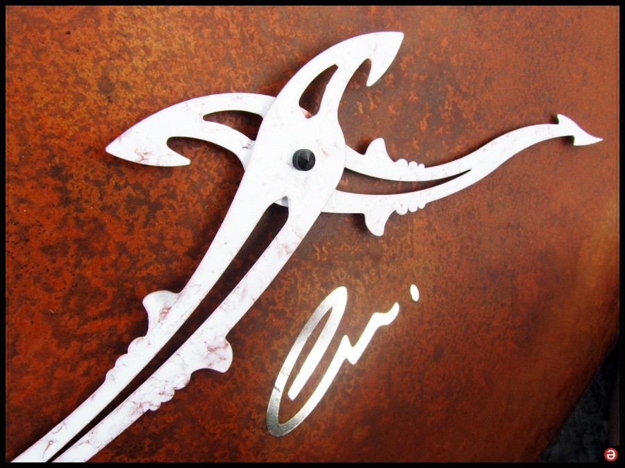 Handles & Logo Becada Detail