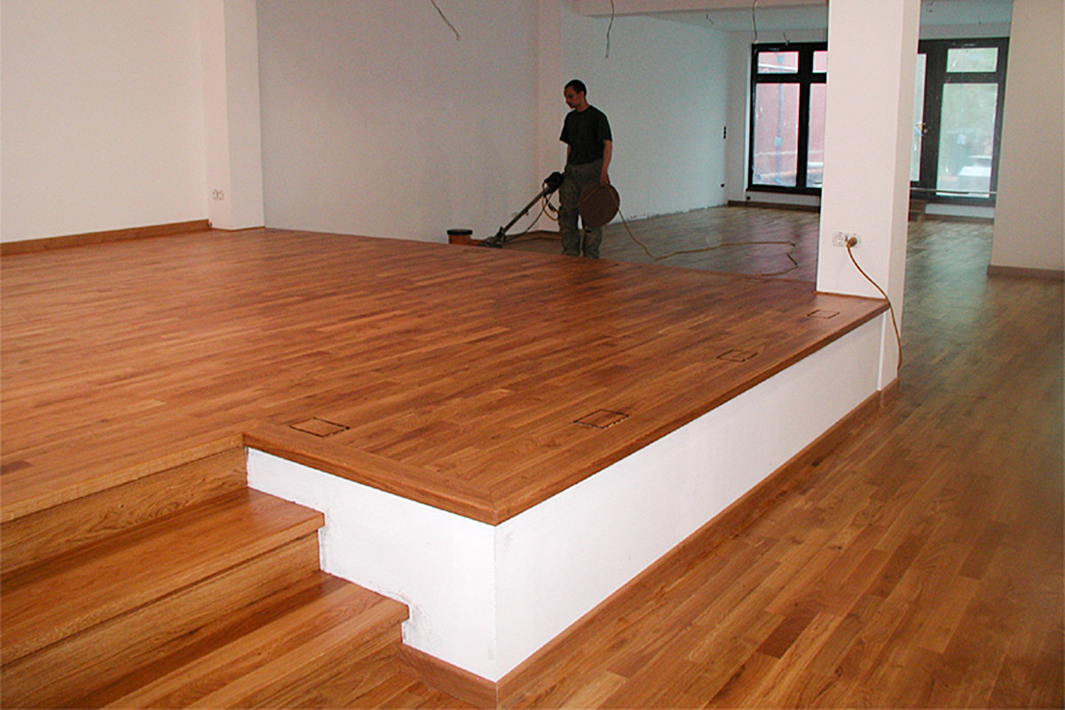 Holzboden verlegen – schwimmend oder vollflächig verkleben