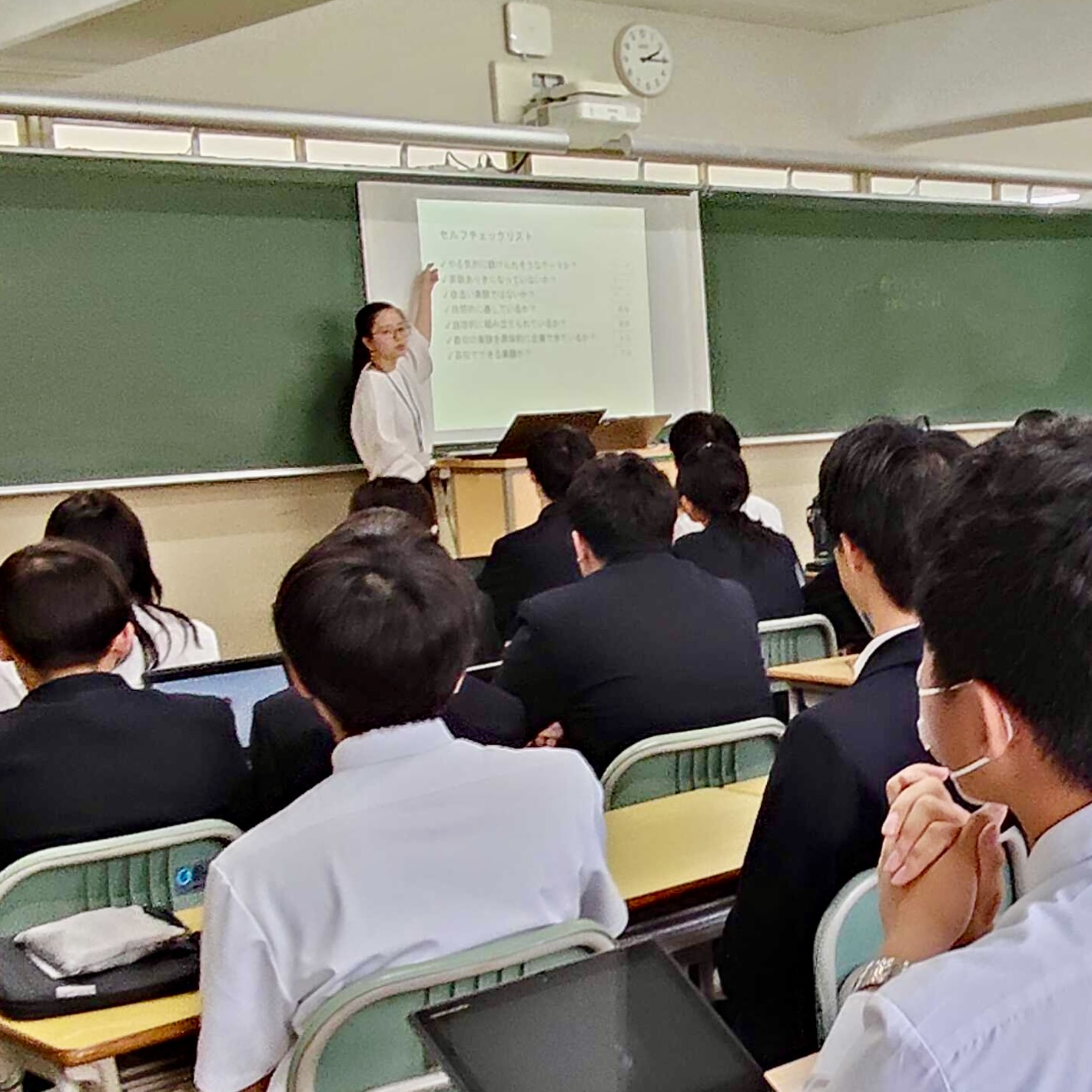 TAがプログラムについて説明しました