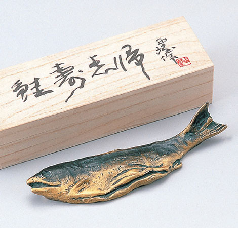 1902 彫塑家 北村西望 鮭寿恵帰 銅製 金彩 魚形文鎮 鮭置物