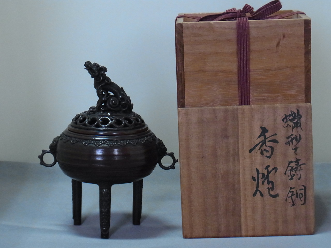 Ａ１４．須賀月芳 蝋型鋳造香炉 獅子蓋 - 高岡銅器展示館