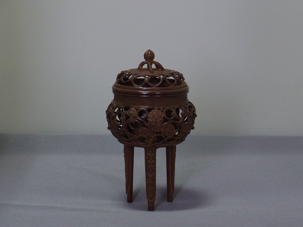 A13.須賀月真 蝋型鋳造香炉 - 高岡銅器展示館 A13.須賀月真 蝋型鋳造香炉 - 高岡銅器展示館