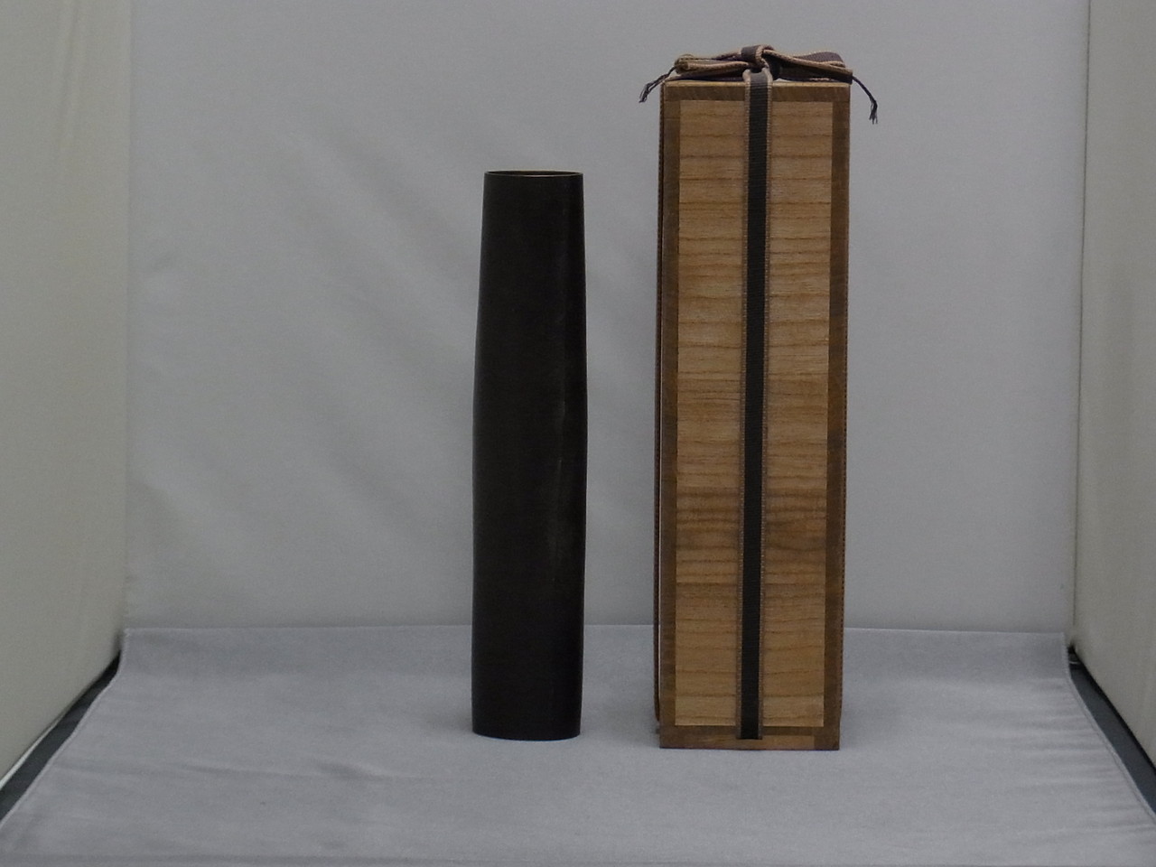 吉野竹治作、瑞雲文本焼色銅器の円筒形花瓶 吉野竹治作、瑞雲