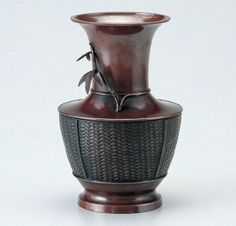 銅製花瓶(3) - 高岡銅器展示館