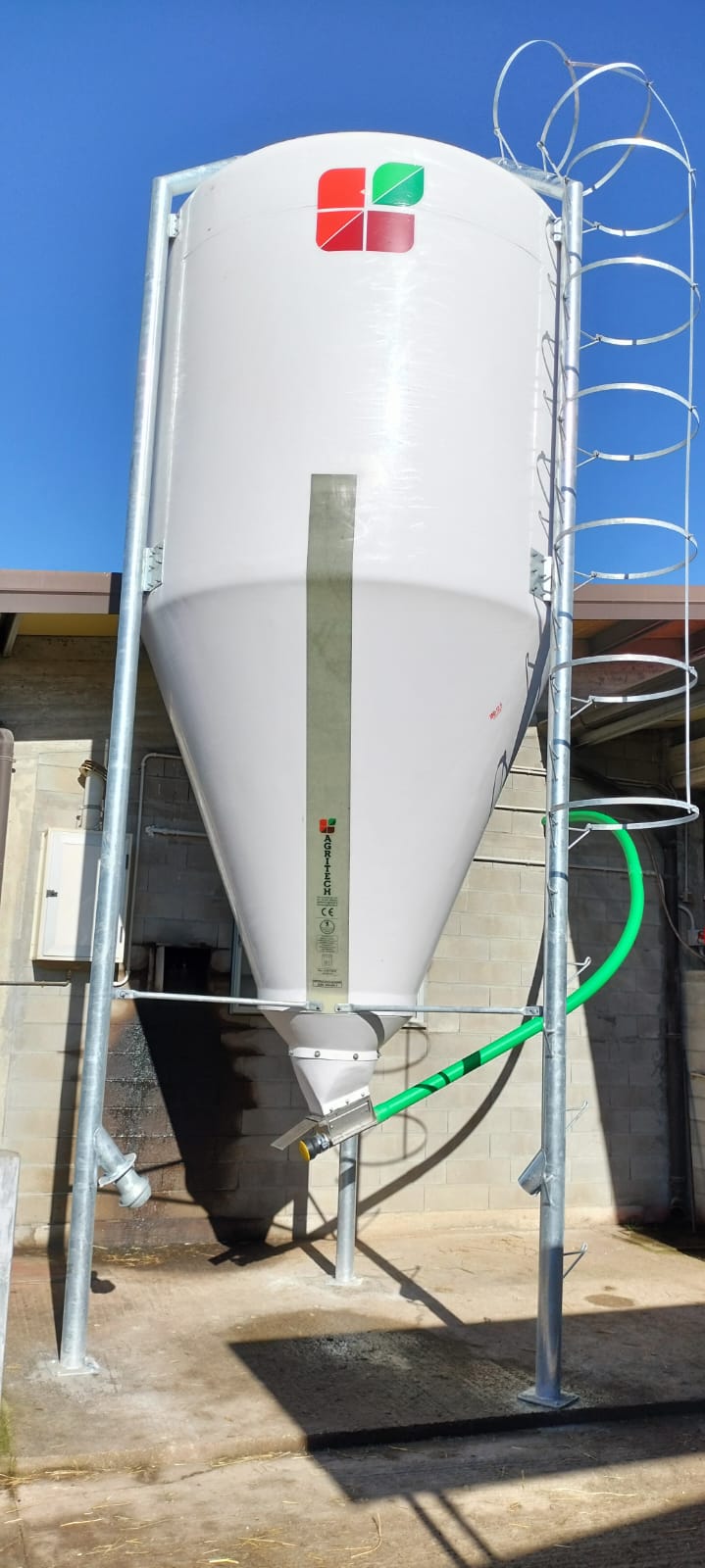 Silos porta-mangime con coclea flessibile