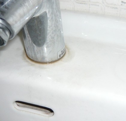 洗面 所 の 水垢 を 取る 方法