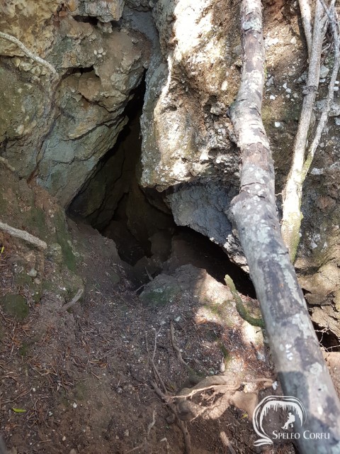 Chasm cave between Valanio and Sokraki - Website about caves on the ...