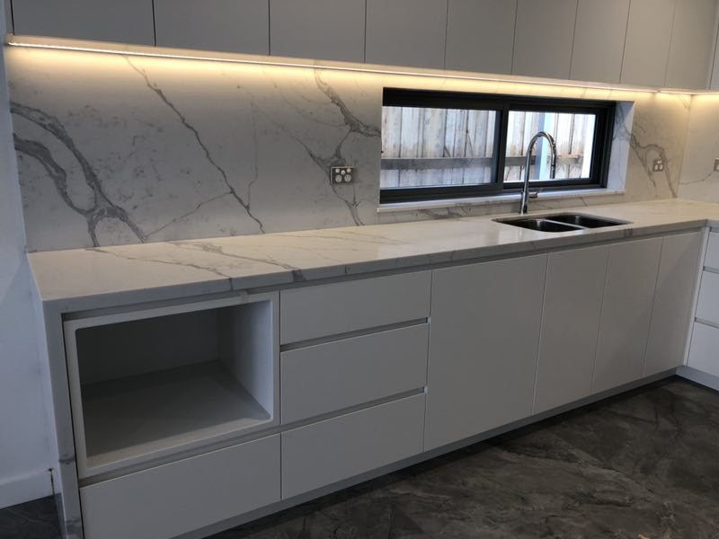 Polyurethane Finger Pull Kitchen With Stone Top