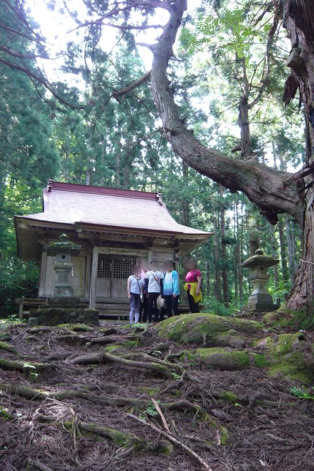 朝のお散歩　温泉神社