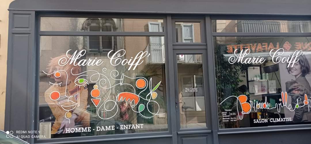 jolie vitrine à Brioude