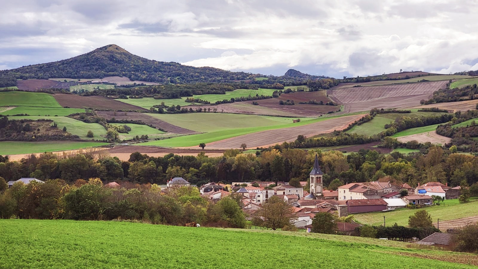 Le Puy d'Ysson (ou Pic de Solignat) : un panorama exceptionnel près d'Issoire en Auvergne