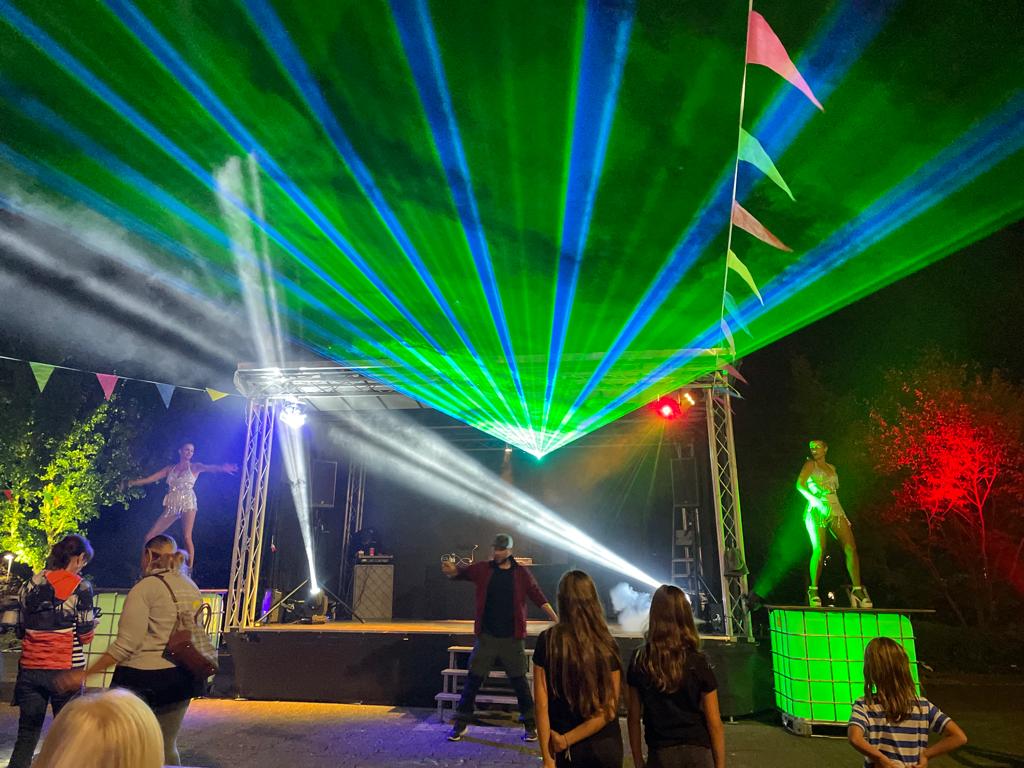 Laserworld RGB 8000  
