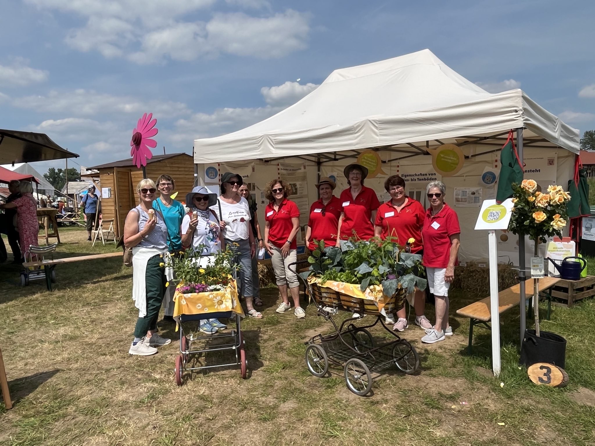18.06. Die Kaicher Landfrauen bekommen von den Gartenfachfrauen Besuch