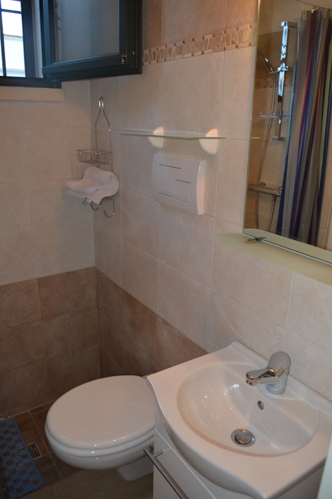 bagno con doccia 