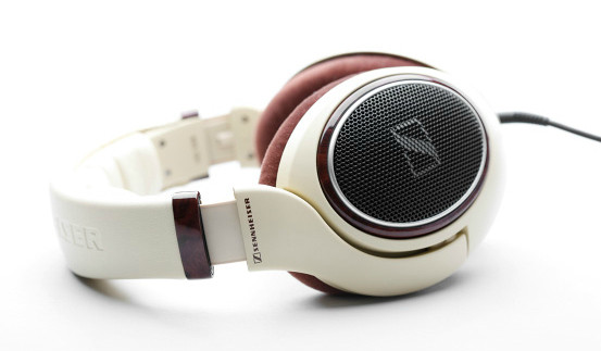 Sennheiser headphone HD598 awarded by European Consumers Choice