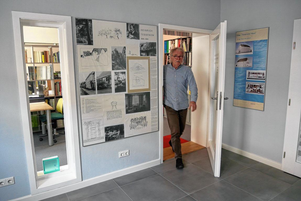 Architekt Gunter Bernhardt ist mit seiner Bürogemeinschaft seit 2000 im ehemaligen Wohnhaus der Familie Tessenow ansässig.