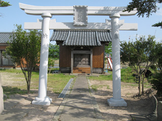 熊野社八幡型鳥居　新鳥居の写真