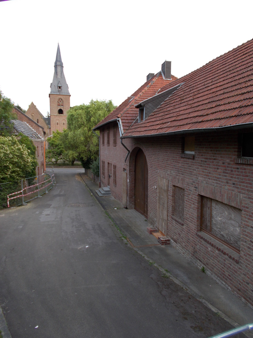 Blick vom Friedhof auf Sankt Martinus