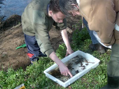 Sebastian und Dörte Riebesam bei der Tiersuche