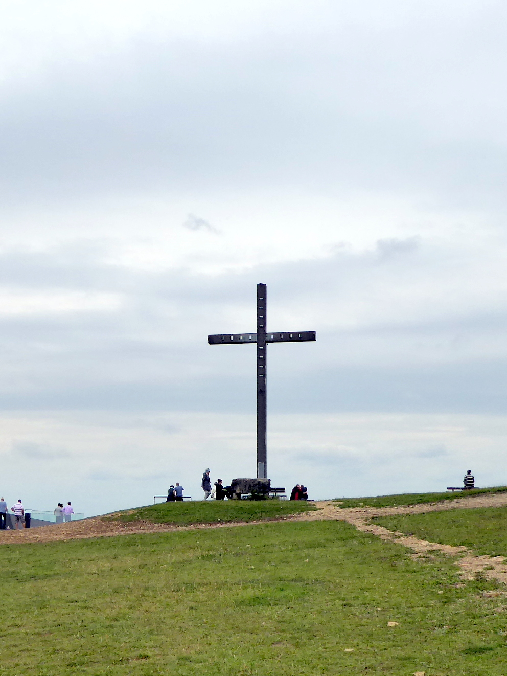 5. Der Sonnenstein mit dem christlichen Kreuz