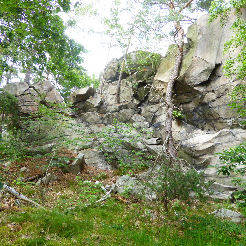 Sandsteinfelsen am ganzen Berg