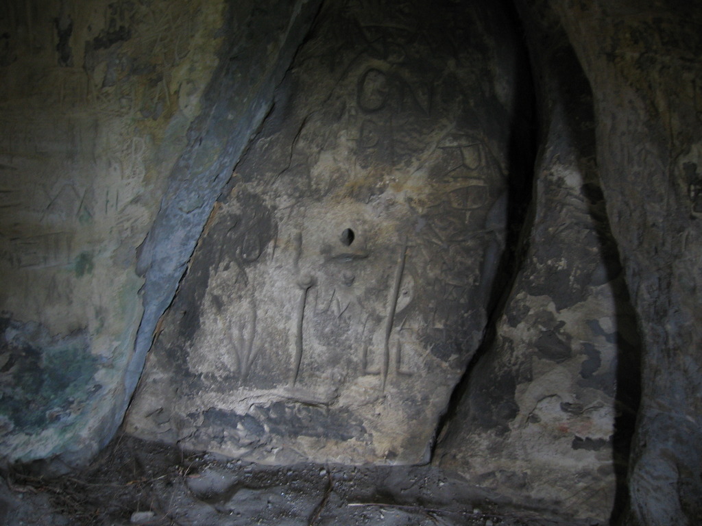 Die Felsenwand im Inneren, auf die dann die Sonne schien