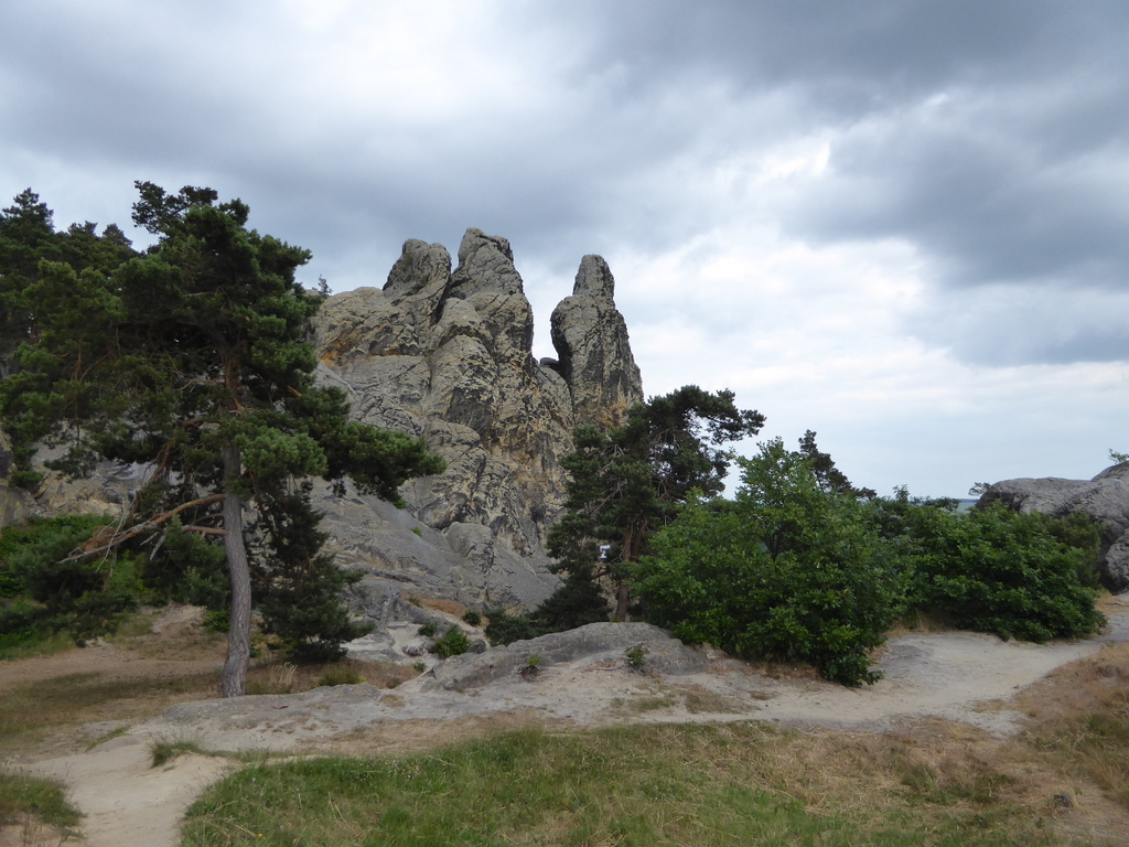 dicht vor dem Felsen