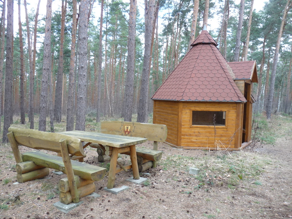 Die Schutzhütte am Wegekreuz