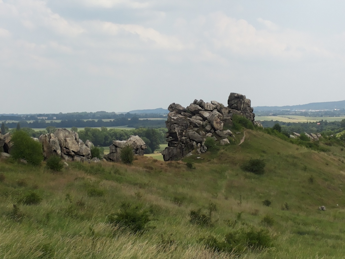 Ansicht der Mittelsteine der Teufelsmauer bei Weddersleben