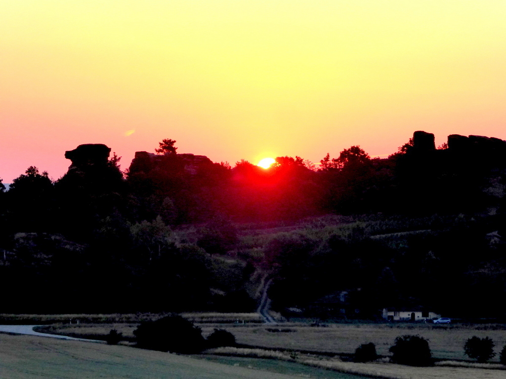 Sonnenaufgang zur Sommersonnenwende über dem Königstein