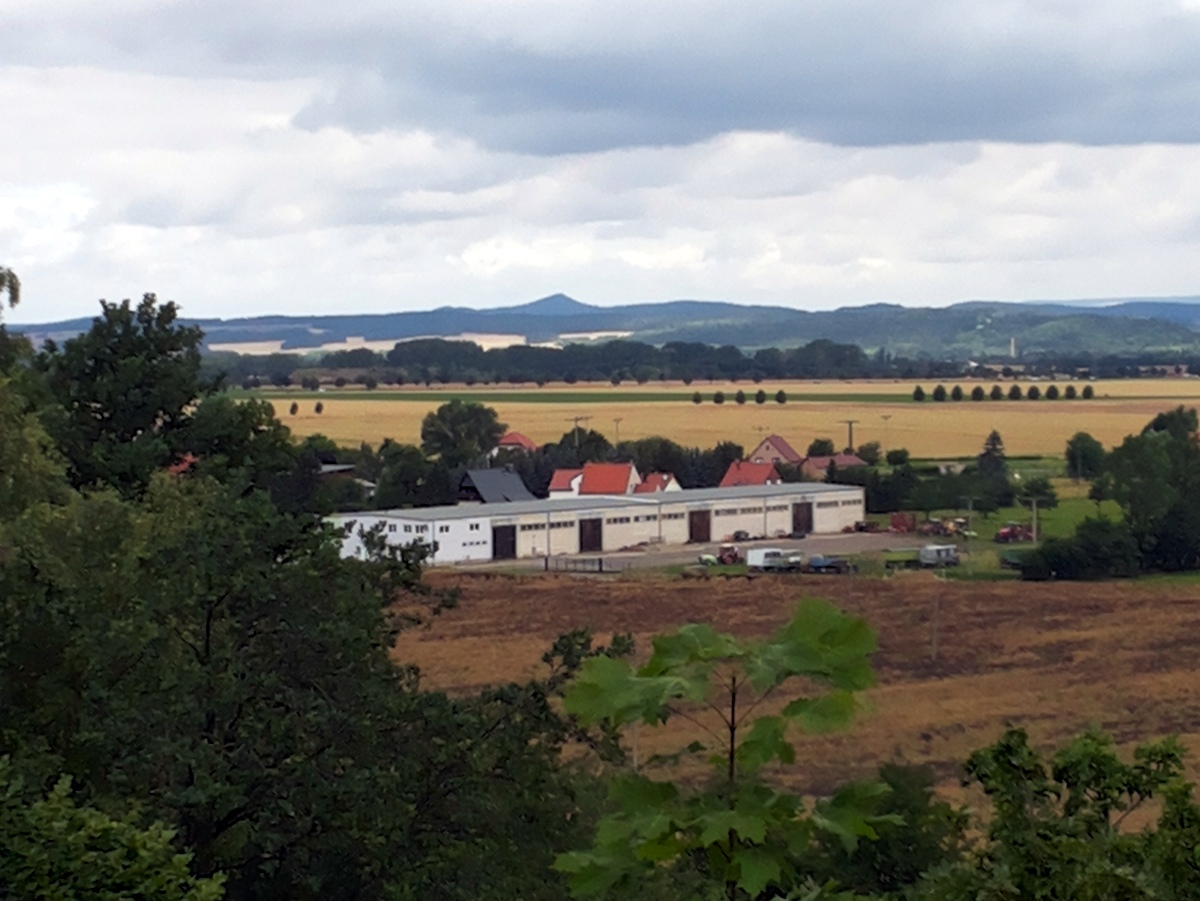 Zur Sommersonnenwende geht die Sonne hinter dem Hoppelberg, bei 312° unter