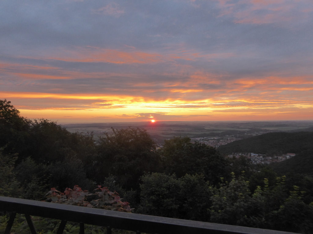 Die Sonne geht über dem "Markberg" auf