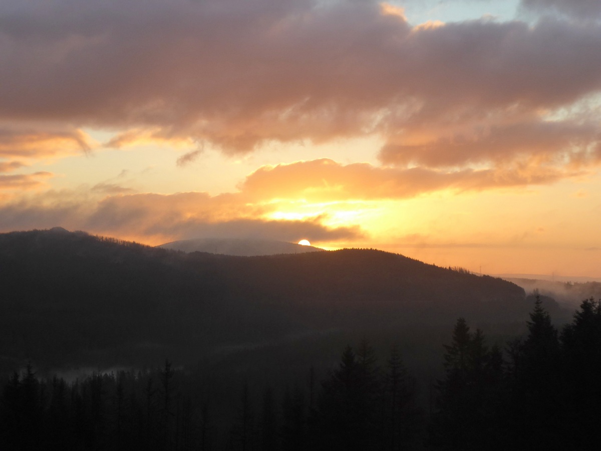 Am 25.Sept., Die Sonne kämpft und zeigt sich in den Wolken