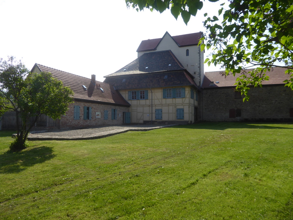 Blick von Osten mit der Lage des Kirchenschiffes