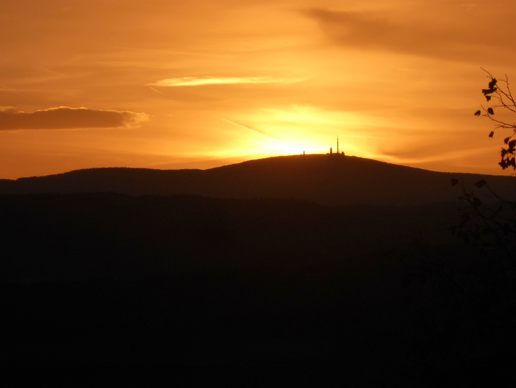 Sonneuntergang zur Tag- und Nachtgleiche über dem Brocken 