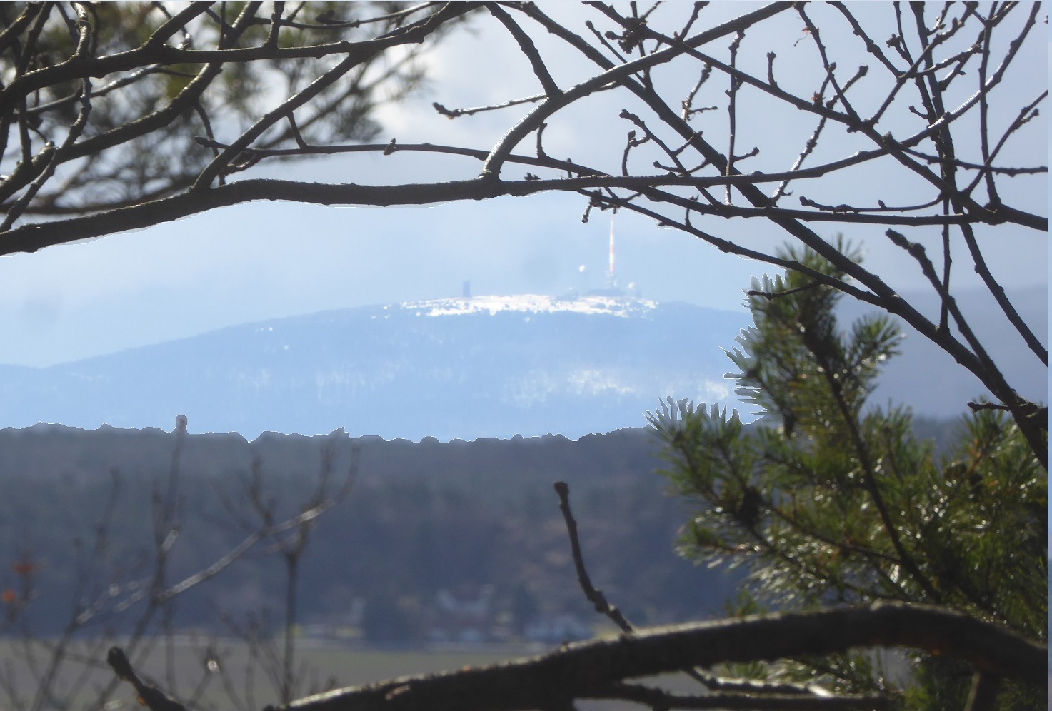 der Brocken, nur mit viel Mühe entdeckt!