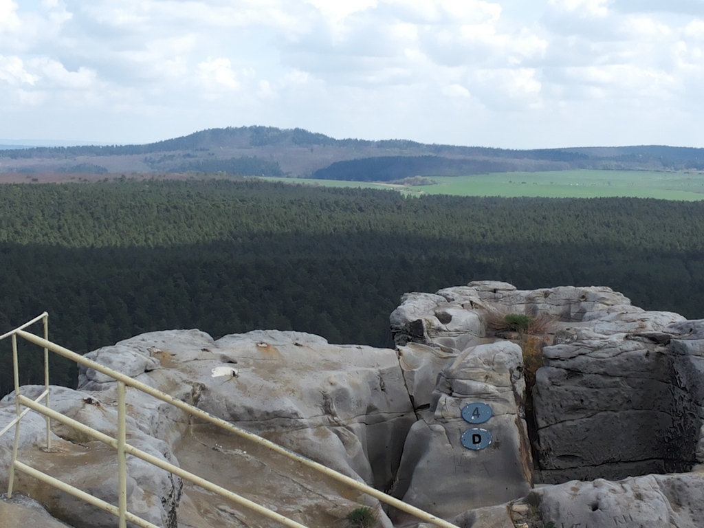 Der Blick außerhalb der Kammer zum Hoppelberg