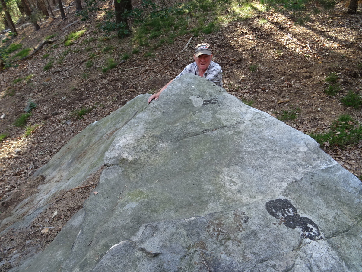 Der massive Pfeil in Richtung Brocken