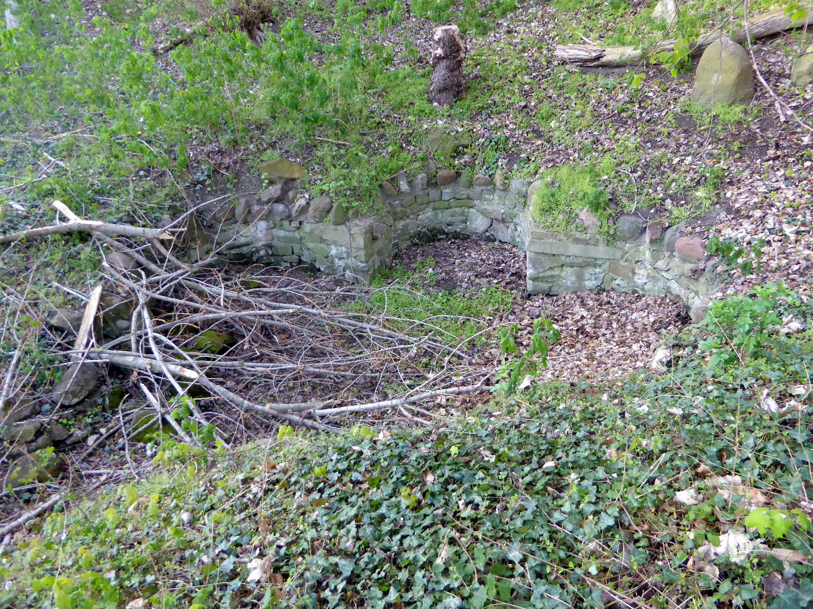 Das alte Quellbecken, einst für 4 Wasserstrudel