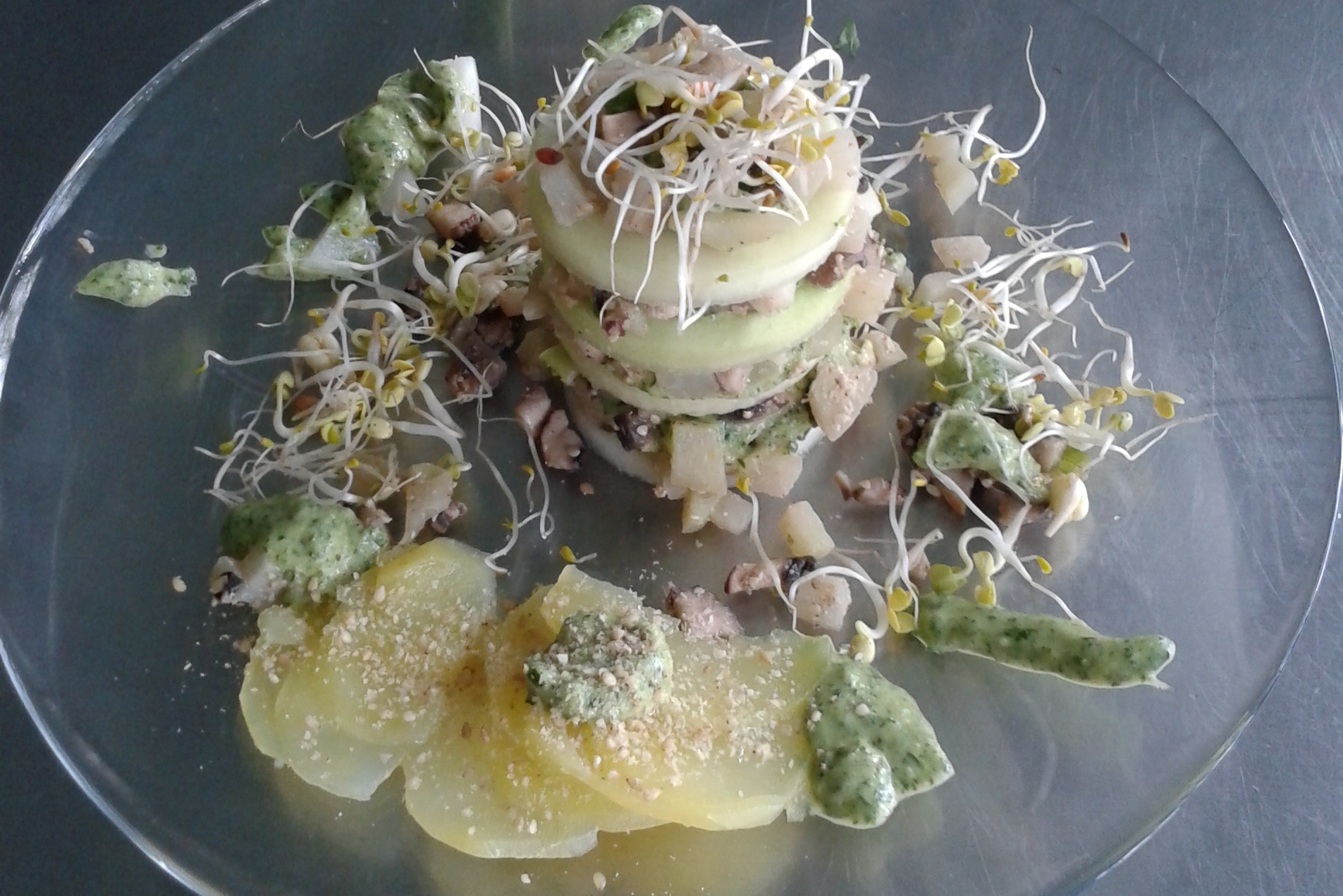 Fit Fasten im Taunus - Kohlrabitürmchen mit Zitronen-Petersilien-Pesto, Sprossen und Kartoffeln