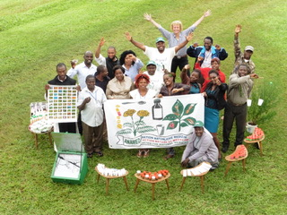 Abschluss Heilpfanzenseminar bei anamed in Bamenda deutsche Teilnehmerin: Ute Reher  © Waltraut Biester