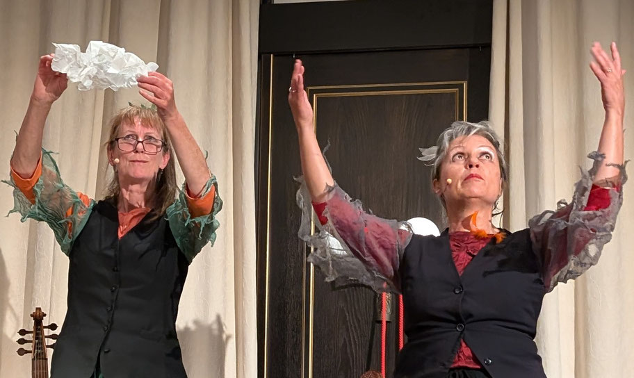 Beate Himmelstoß und Doris Seitner präsentieren Ch. Morgensterns Galgenlieder 