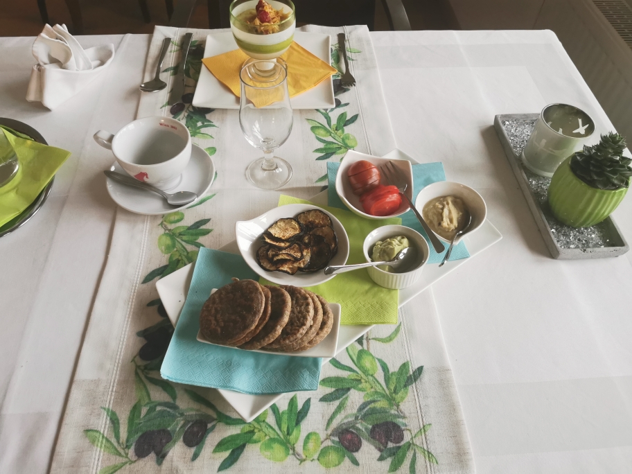 FRÜHSTÜCK 